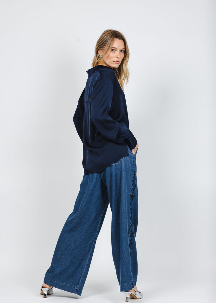 MAC Wendy Embroidered Tencel Jeans in Mid Blue Heritage Wash available at Barbara Katz