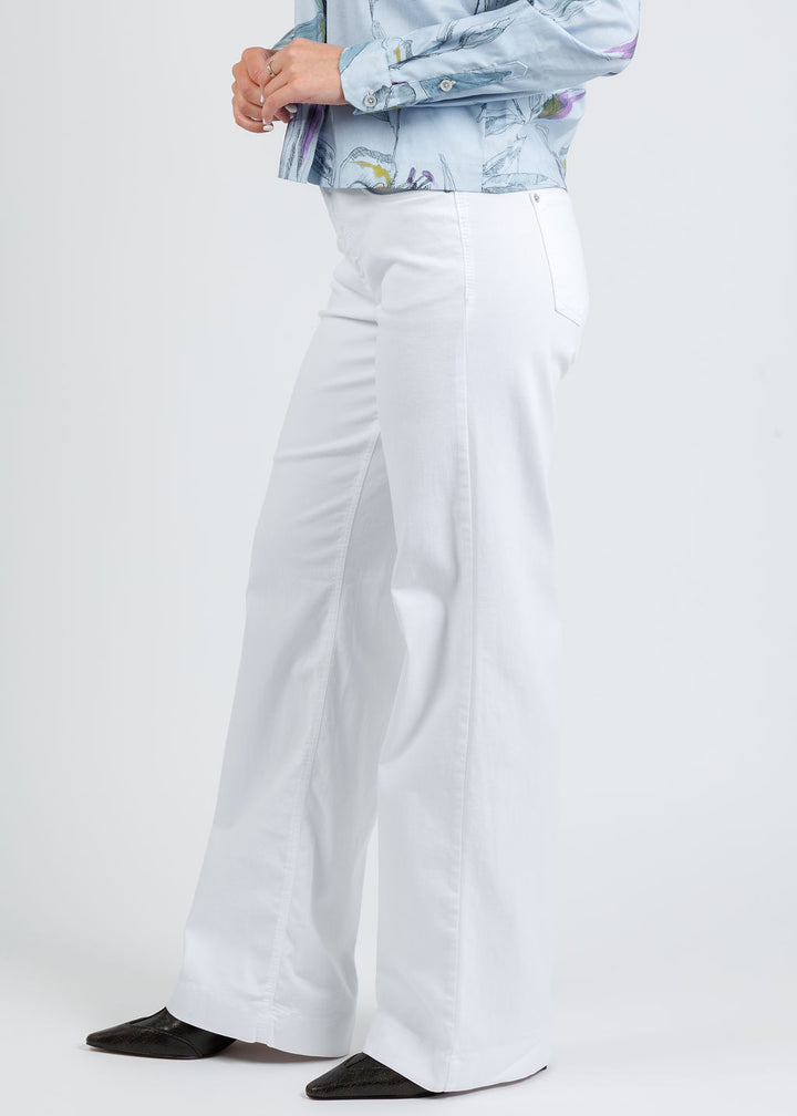 MAC Dream Wide Wonderlight Jeans 32" in White Denim available at Barbara Katz