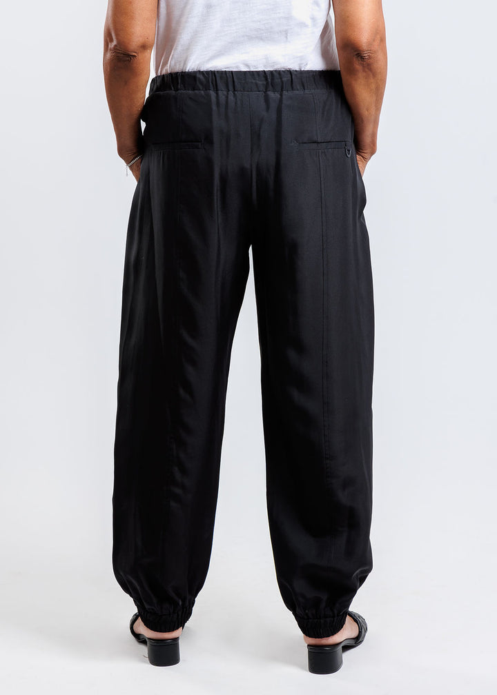 Marella Abetaia Joggers in Black available at Barbara Katz