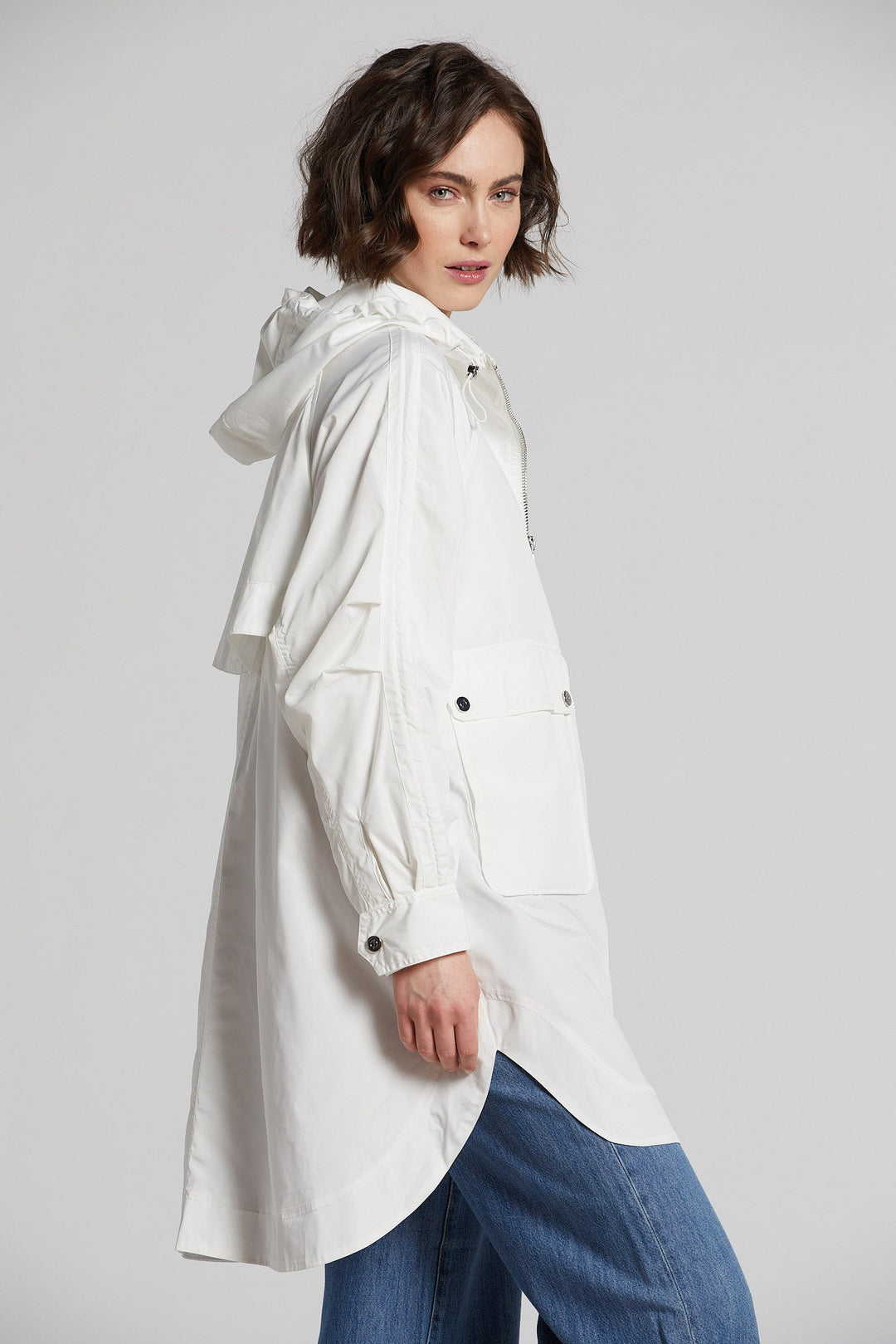 Adroit Atelier Nikita Lightweight Hooded Raincoat in White