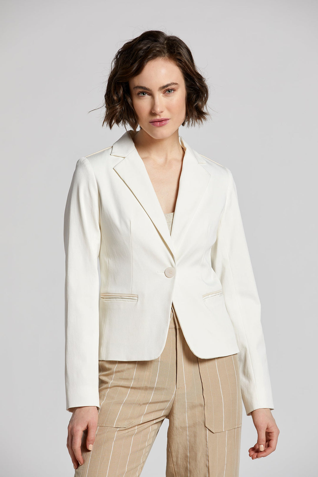 Noa Single Breasted Stretch Blazer With Piping - White/Beige