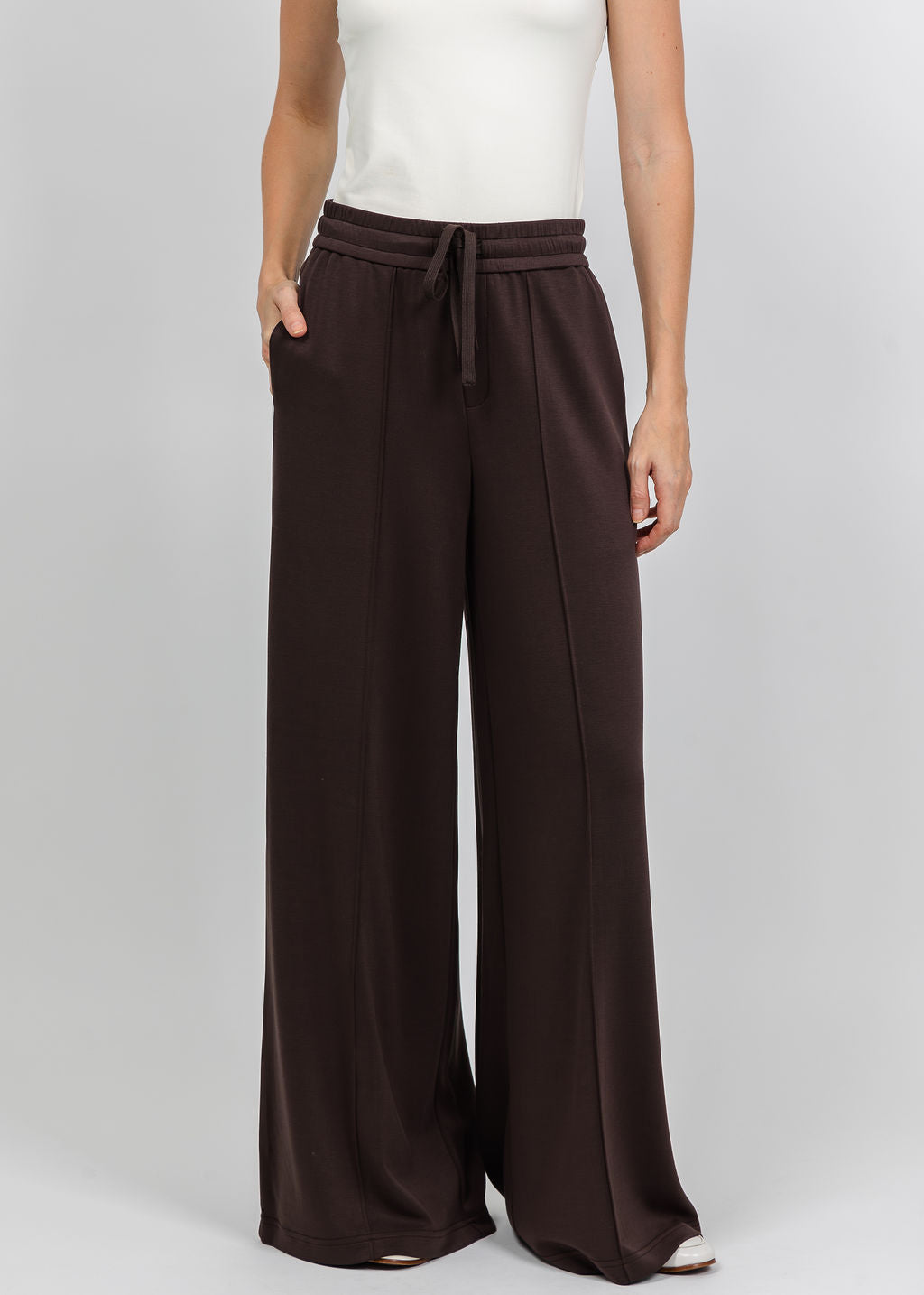 Oui Marlene Drawstring Wide Leg Pant in Mulch available at Barbara Katz