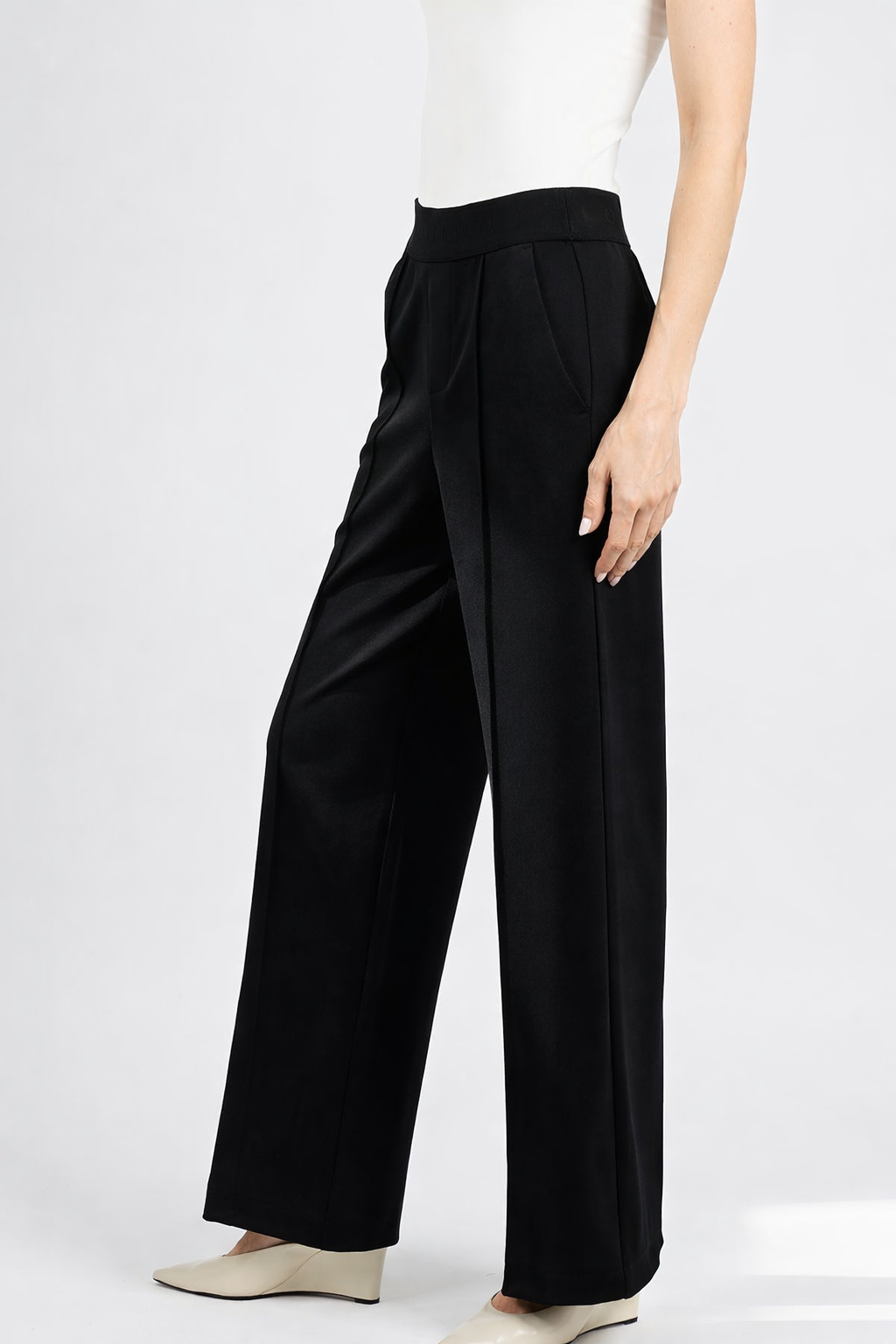 Oui Pull-On Pants in Black available at Barbara Katz