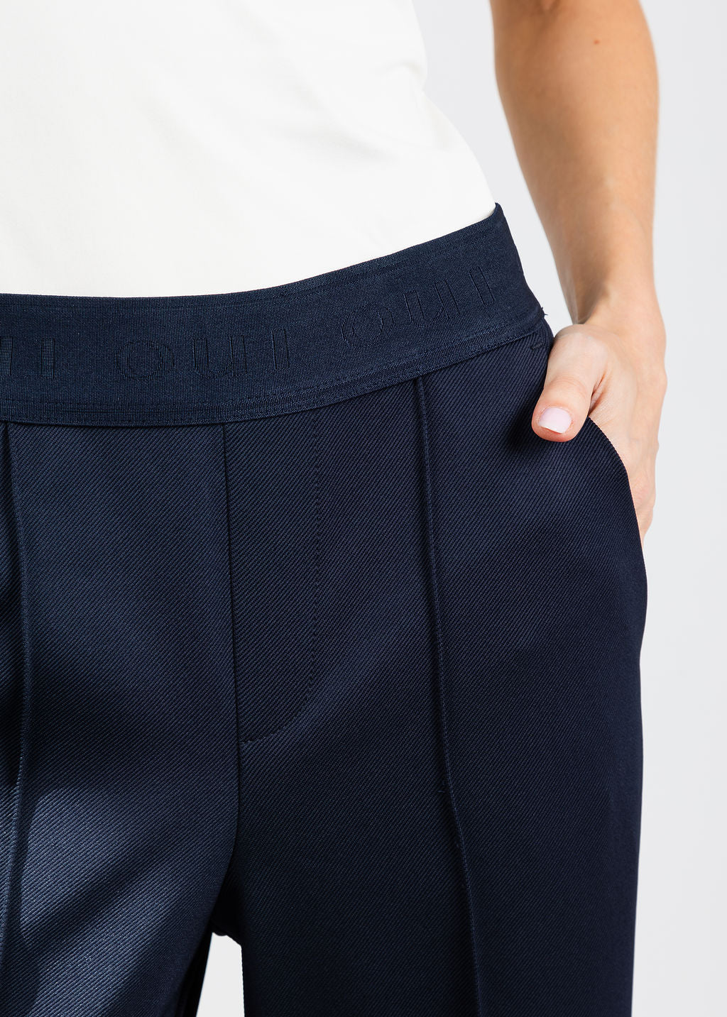 Oui Pull-On Pants in Dark Blue available at Barbara Katz