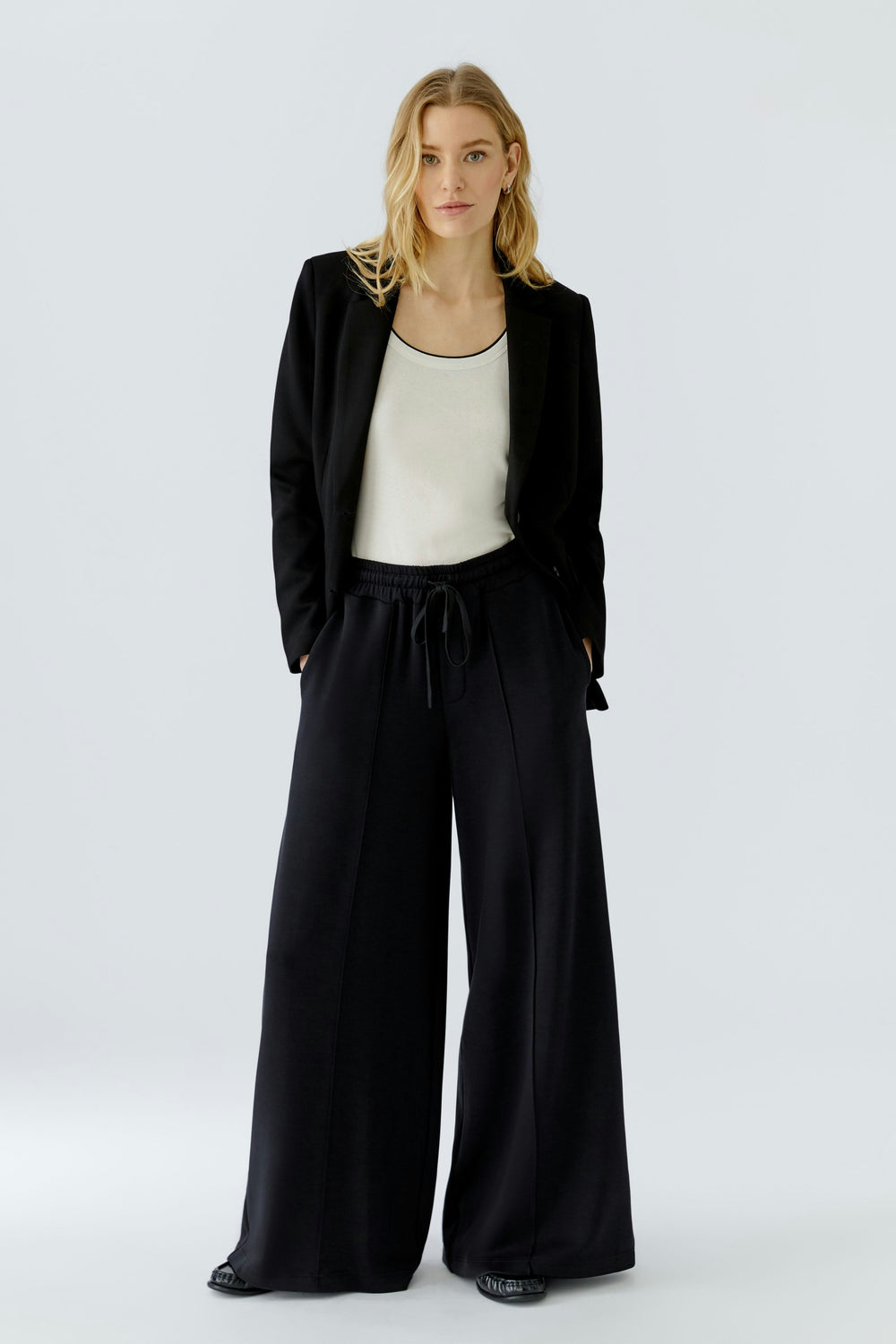 Oui Marlene Wide Leg Pant in Black available at Barbara Katz
