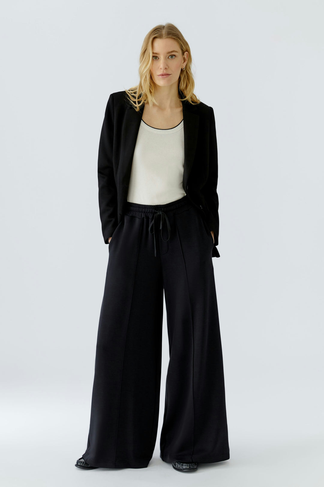 Oui Marlene Wide Leg Pant in Black available at Barbara Katz