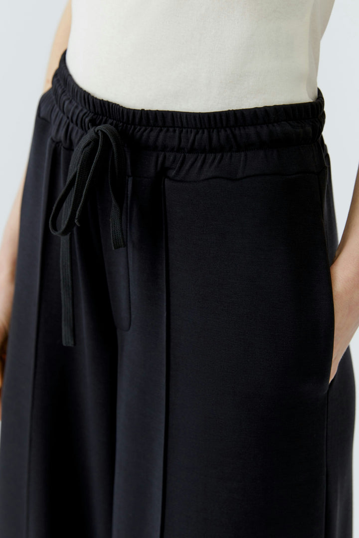 Oui Marlene Wide Leg Pant in Black available at Barbara Katz