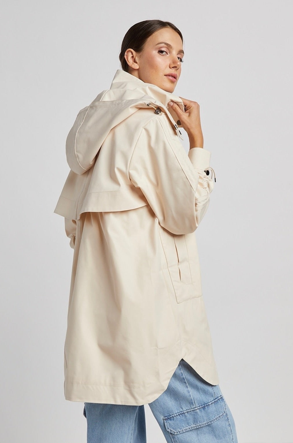 Adroit Atelier Ryan Water Repellent Rain Coat With Detachable Hood in Ivory