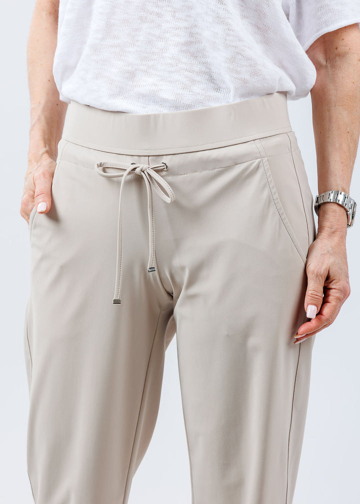 Raffaello Rossi Candice Straight Pants in Kalk available at Barbara Katz