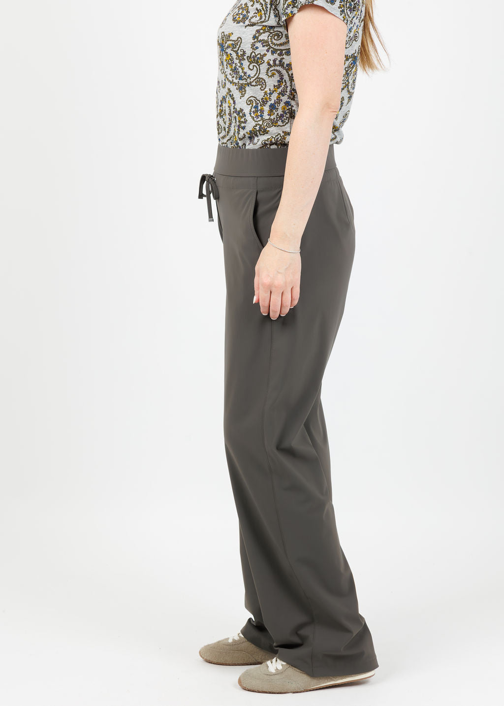 Raffaello Rossi Candice Straight Pants in Olive available at Barbara Katz