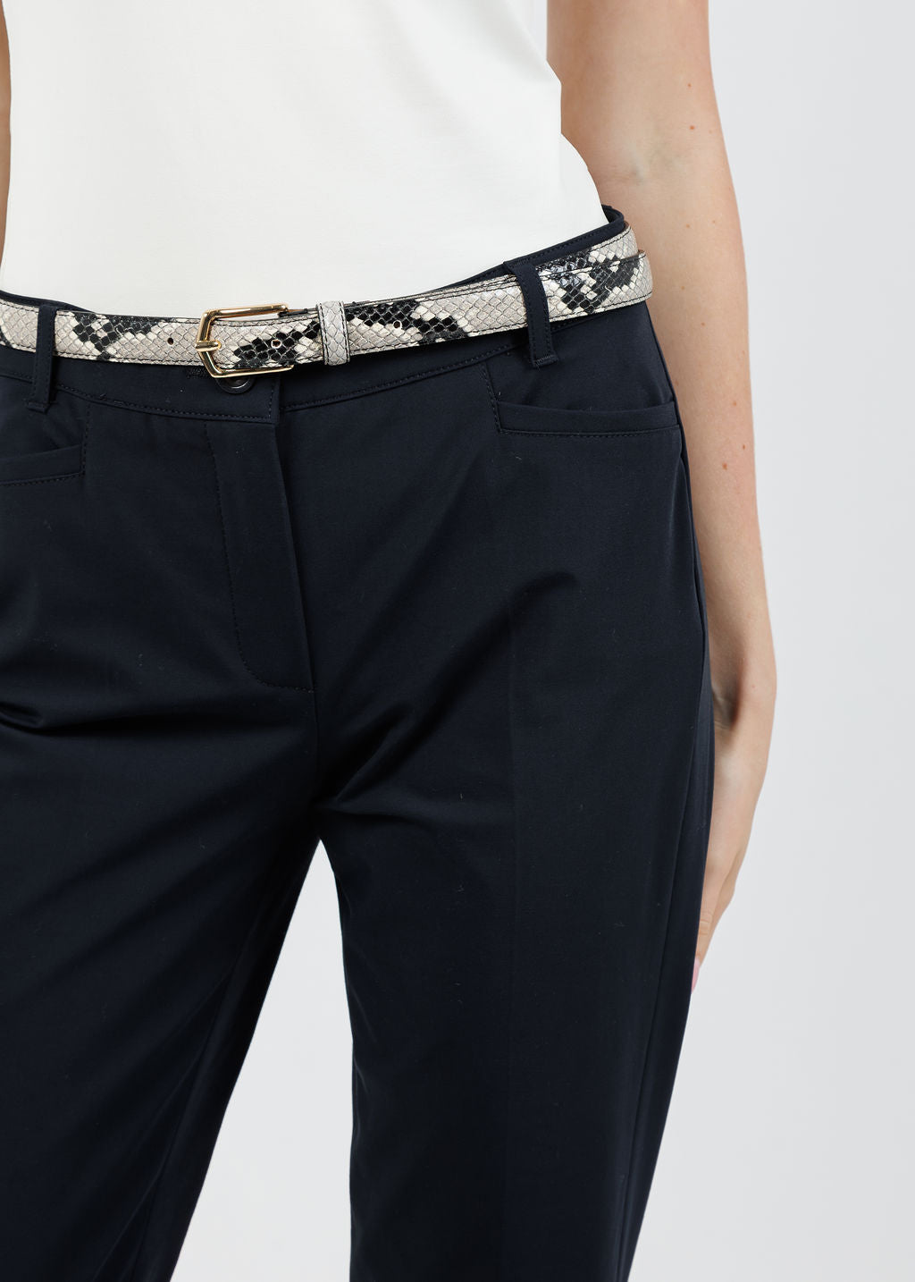 Raffaello Rossi Techno Cotton Ute 7/8 Pants in Navy available at Barbara Katz