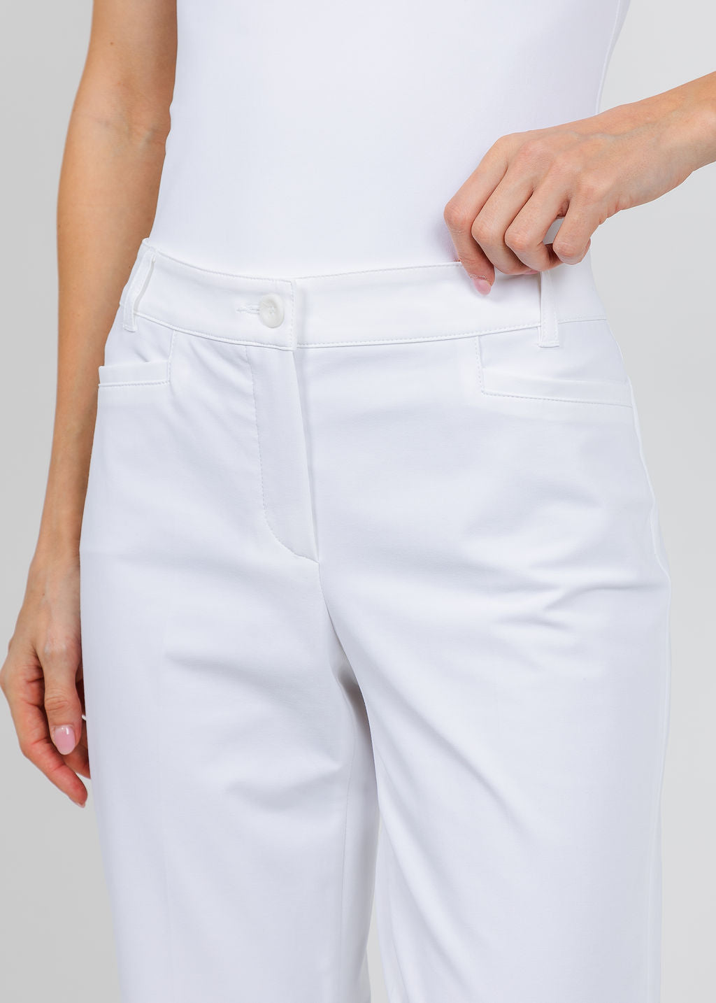 Raffaello Rossi Techno Cotton Ute 7/8 Pants in White available at Barbara Katz