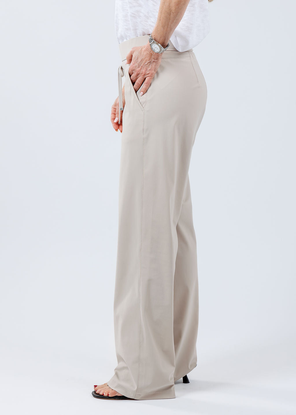 Raffaello Rossi Candice Straight Pants in Kalk available at Barbara Katz