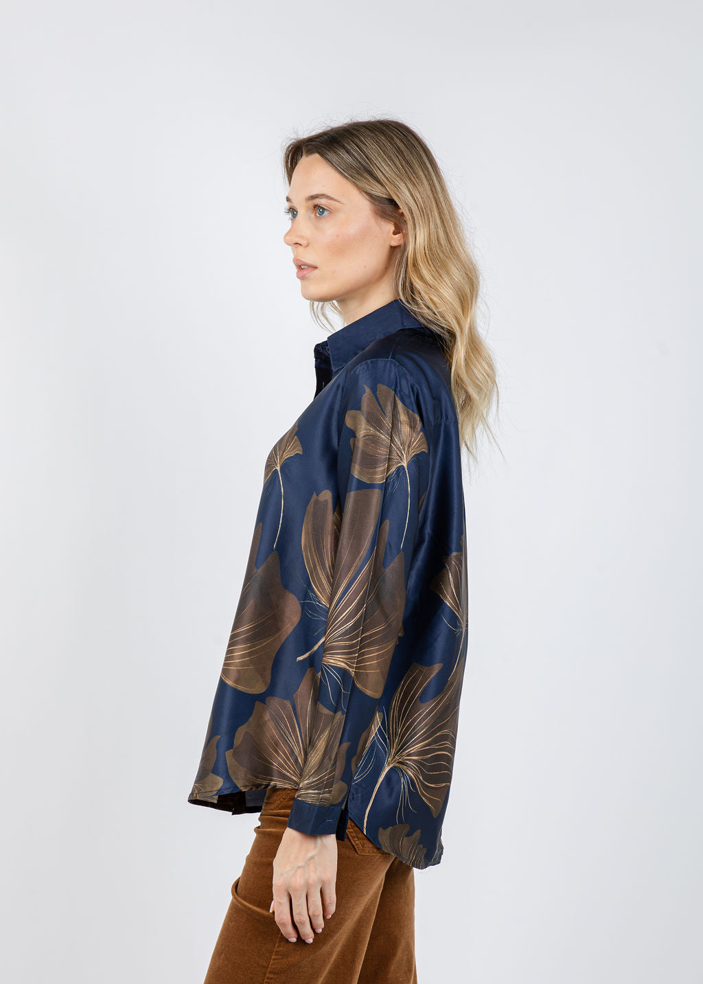Spanner/Gaby Floral Blouse in Navy available at Barbara Katz