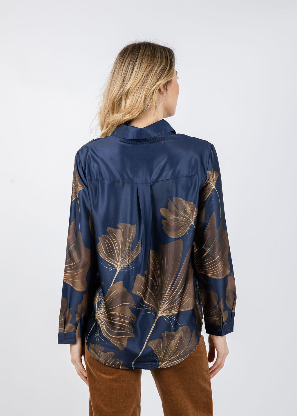 Spanner/Gaby Floral Blouse in Navy available at Barbara Katz