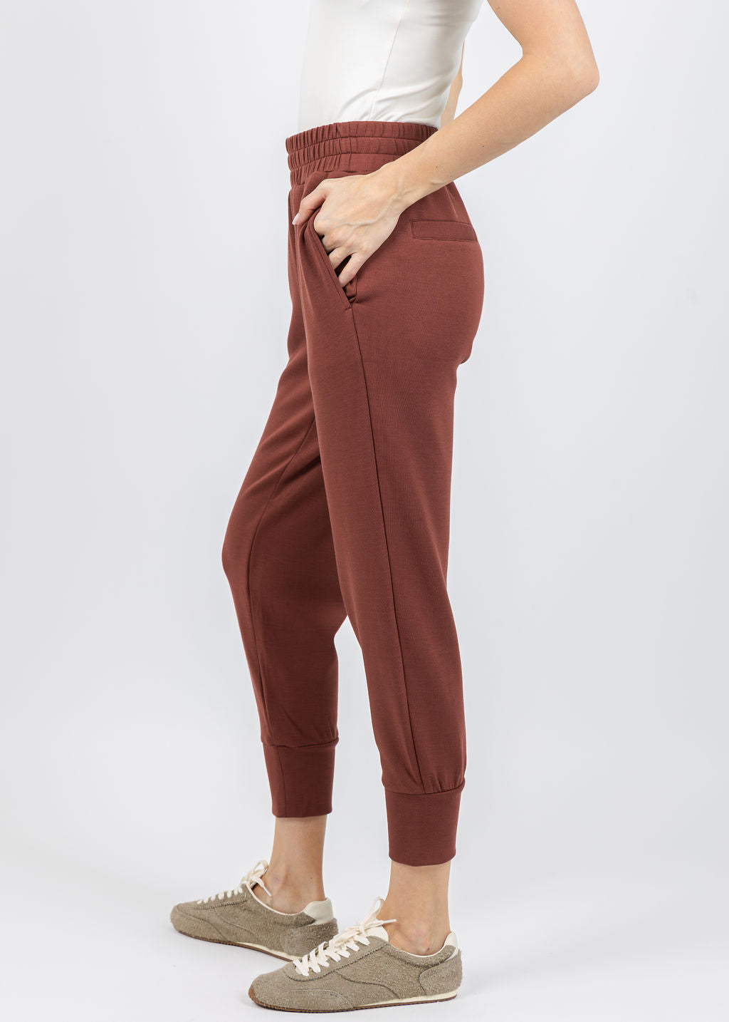 Varley The Slim Cuff Pants 25" in Cinnamon available at Barbara Katz