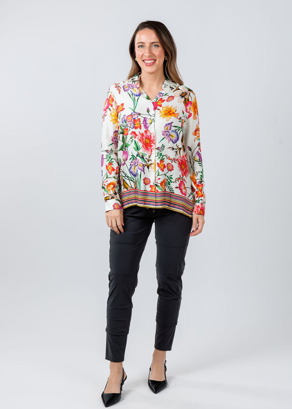 Vilagallo Tea Estampado Flor Shirt in Blanco/Multi paired with Raffaello Rossi Candy Pants in Black available at Barbara Katz