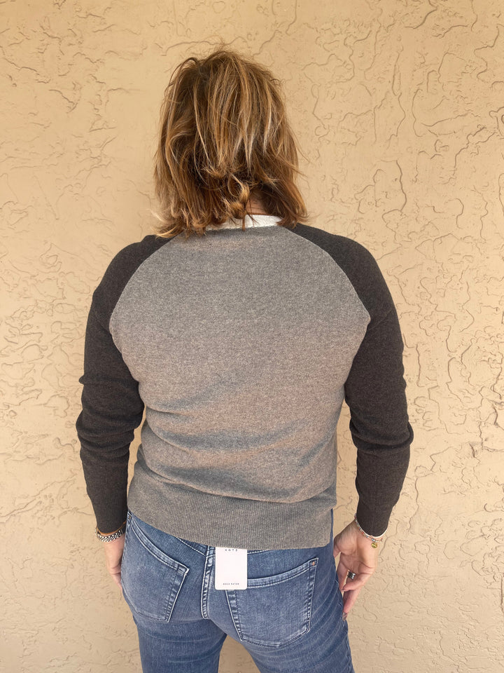 Zaket & Plover Fashioned V Neck Sweater