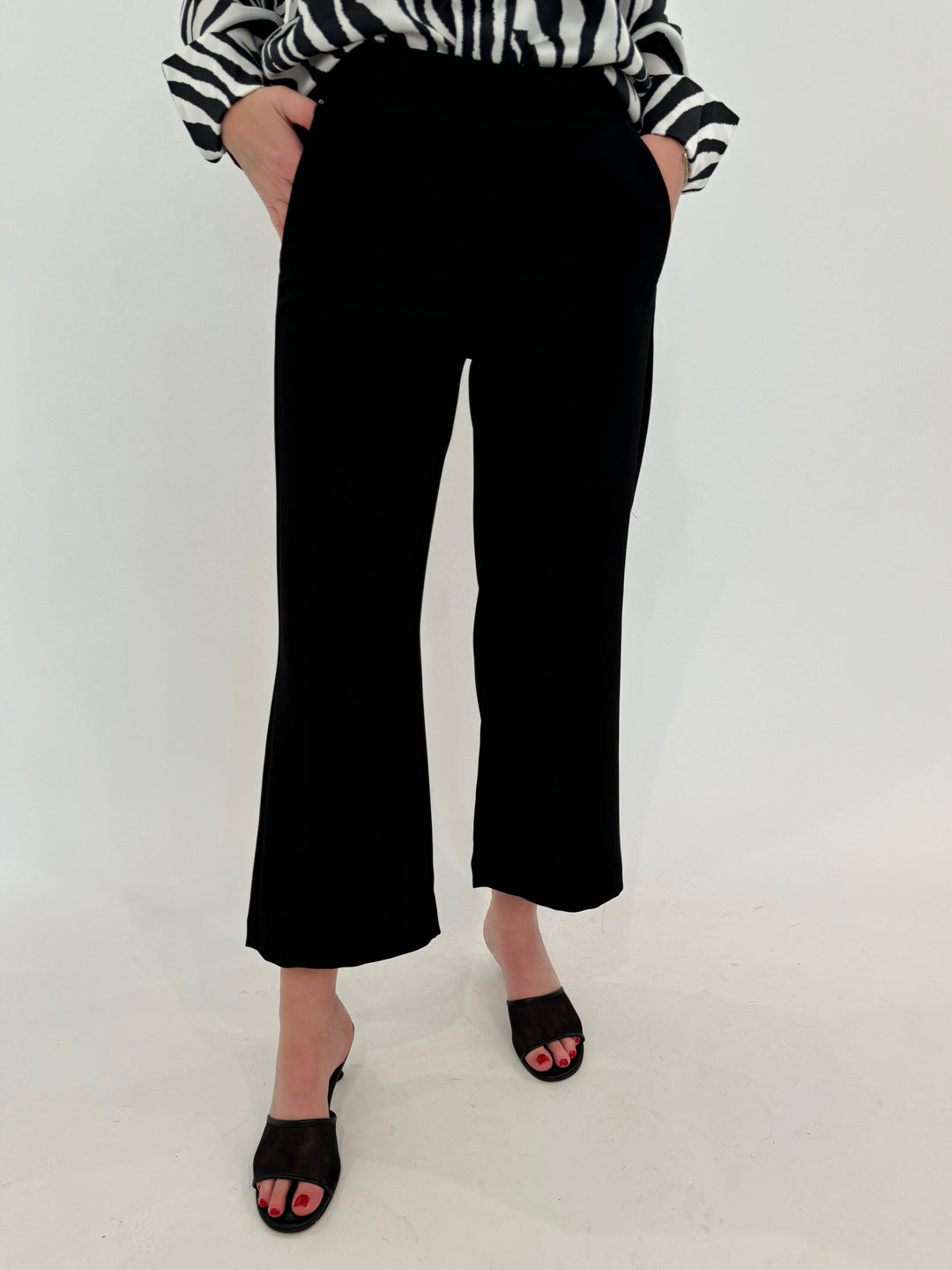 MAC Chiara Crop Floating Crepe Pants in Black