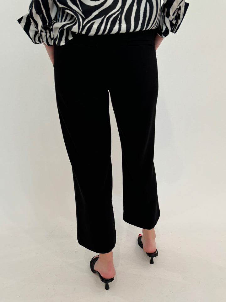 MAC Chiara Crop Floating Crepe Pants in Black