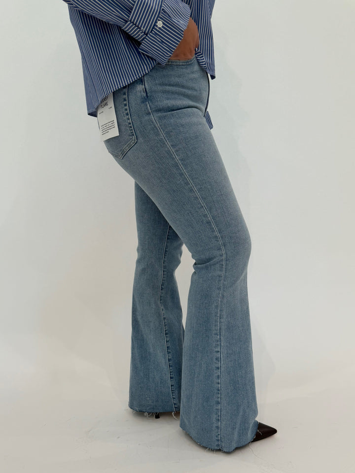Frame Le Easy Flare Raw Fray Jeans - Blue Springs