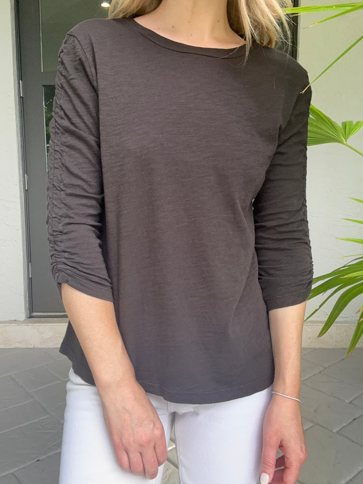 Elliott Lauren Ruched 3/4 Sleeve Tee - Mocha