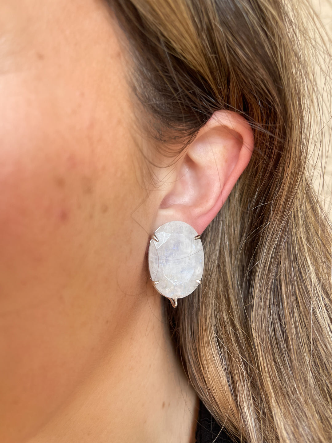 BOUNKIT Oval White Agate Earring