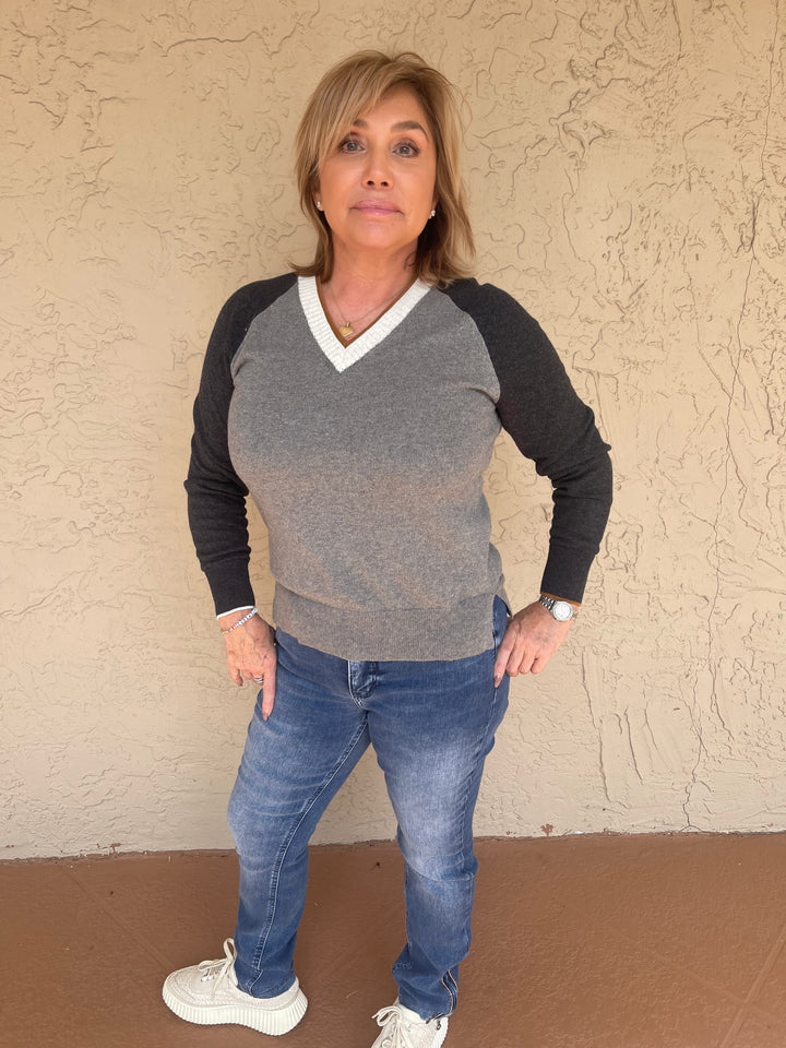 Zaket & Plover Fashioned V Neck Sweater