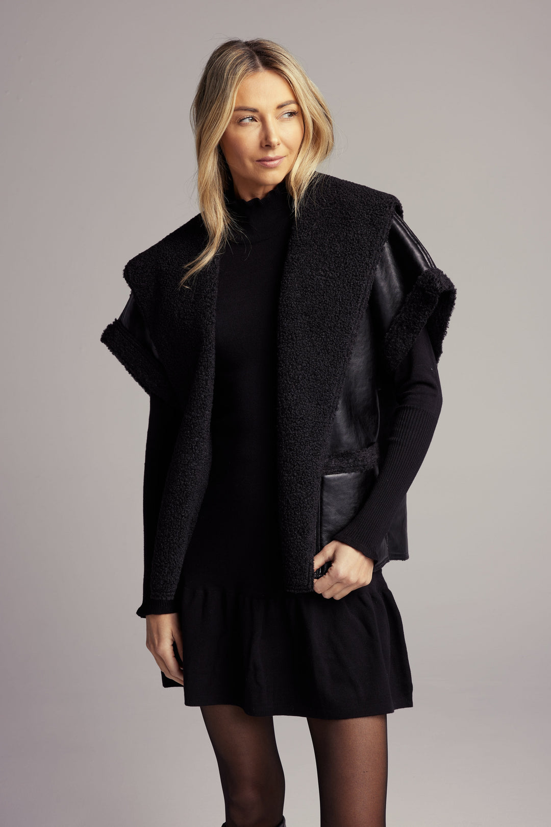 Sundays Roux Vest - Black