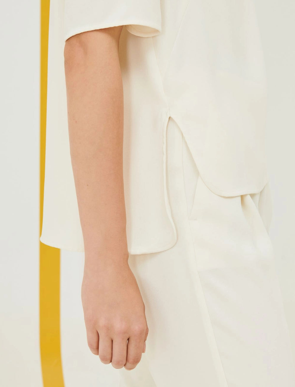 Vanessa satin back crepe hi lo blouse 