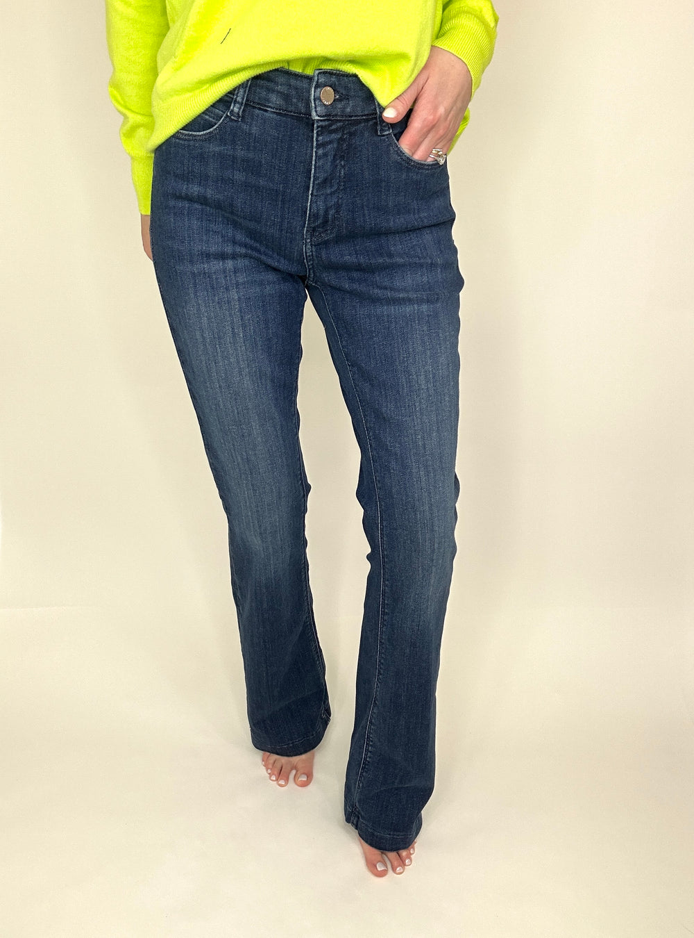 MAC High waist jean with bootleg cut. 